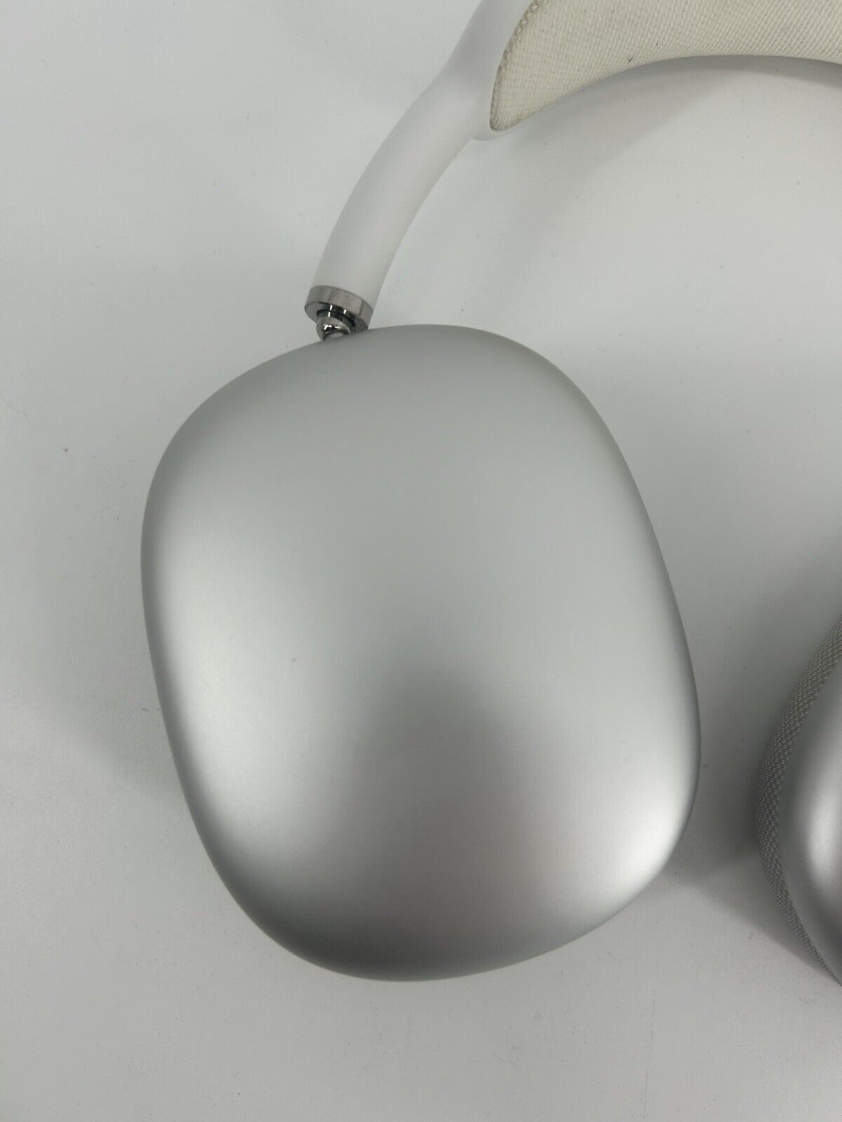 Apple AirPods Max Silver Over Ear Headphones -