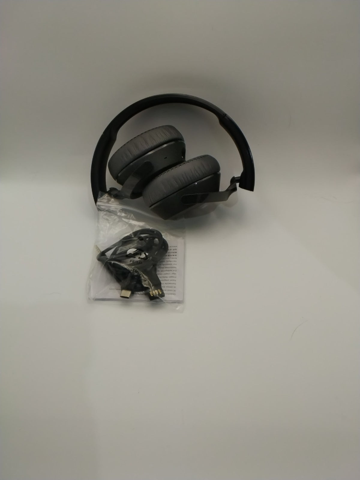 Skullcandy S5PXWL003 Riff Wireless On-ear Headphones - Black