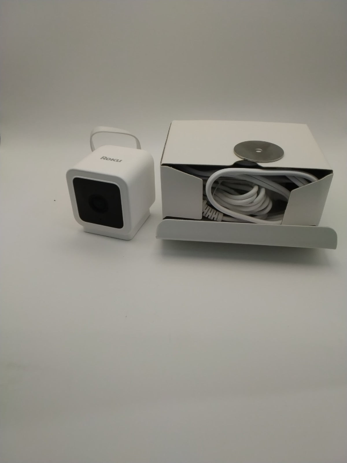 Roku Outdoor Wired Camera SE w/ 12.5FT Power Adapter - Security Camera CW2005