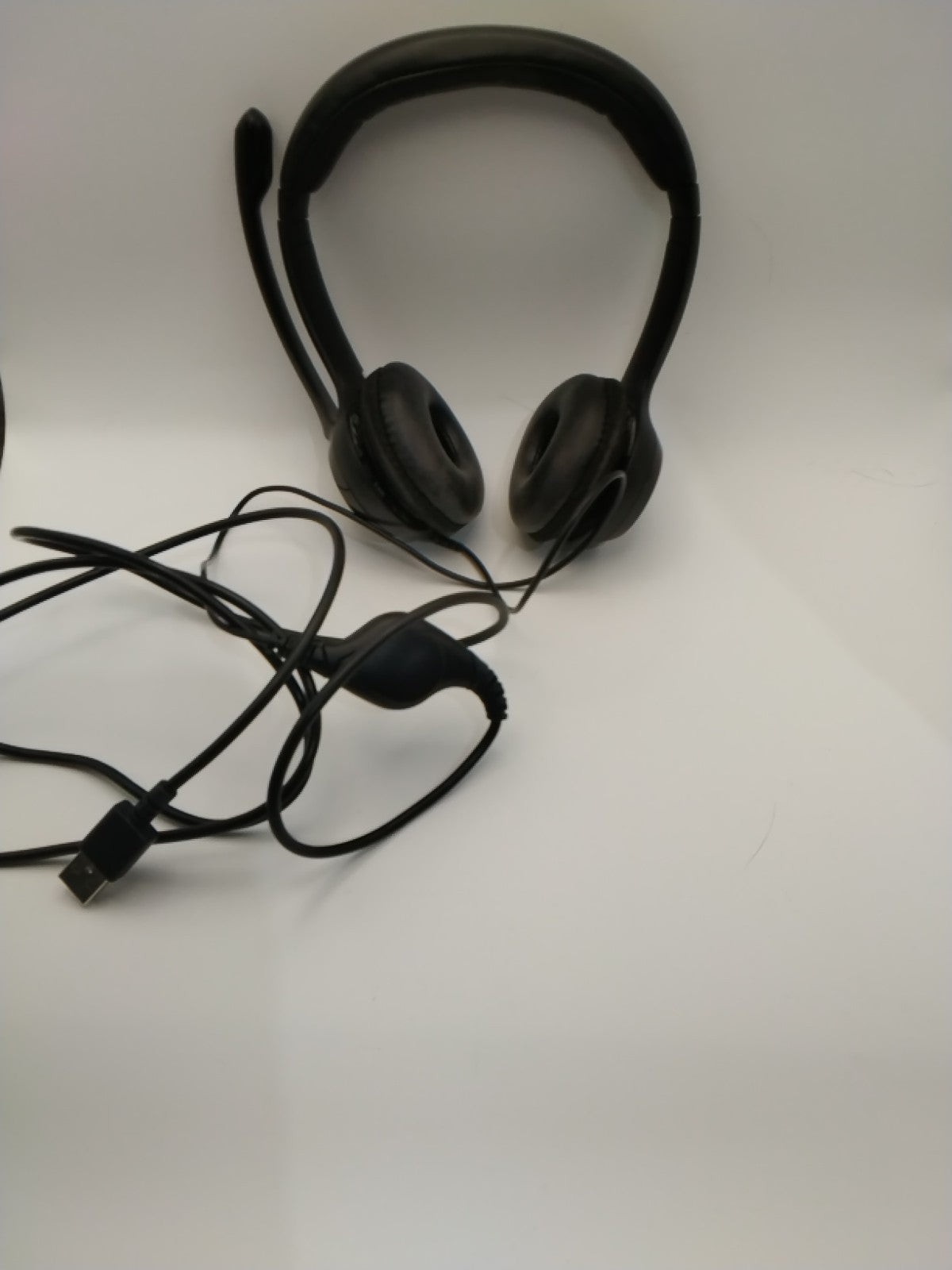 Logitech H390 Wired USB On-Ear Stereo Headphones with Mic Black PC Laptop