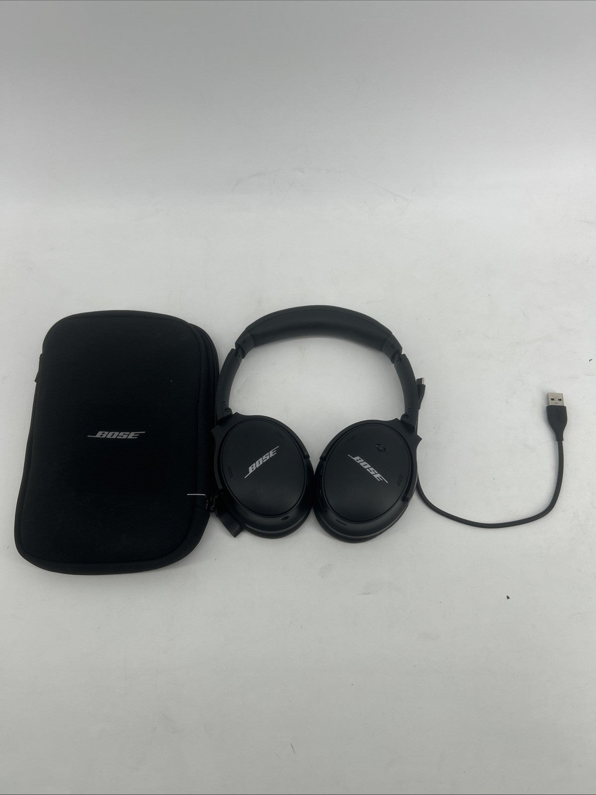 Bose QuietComfort Wireless Over-Ear Headphones - Black - Used Great