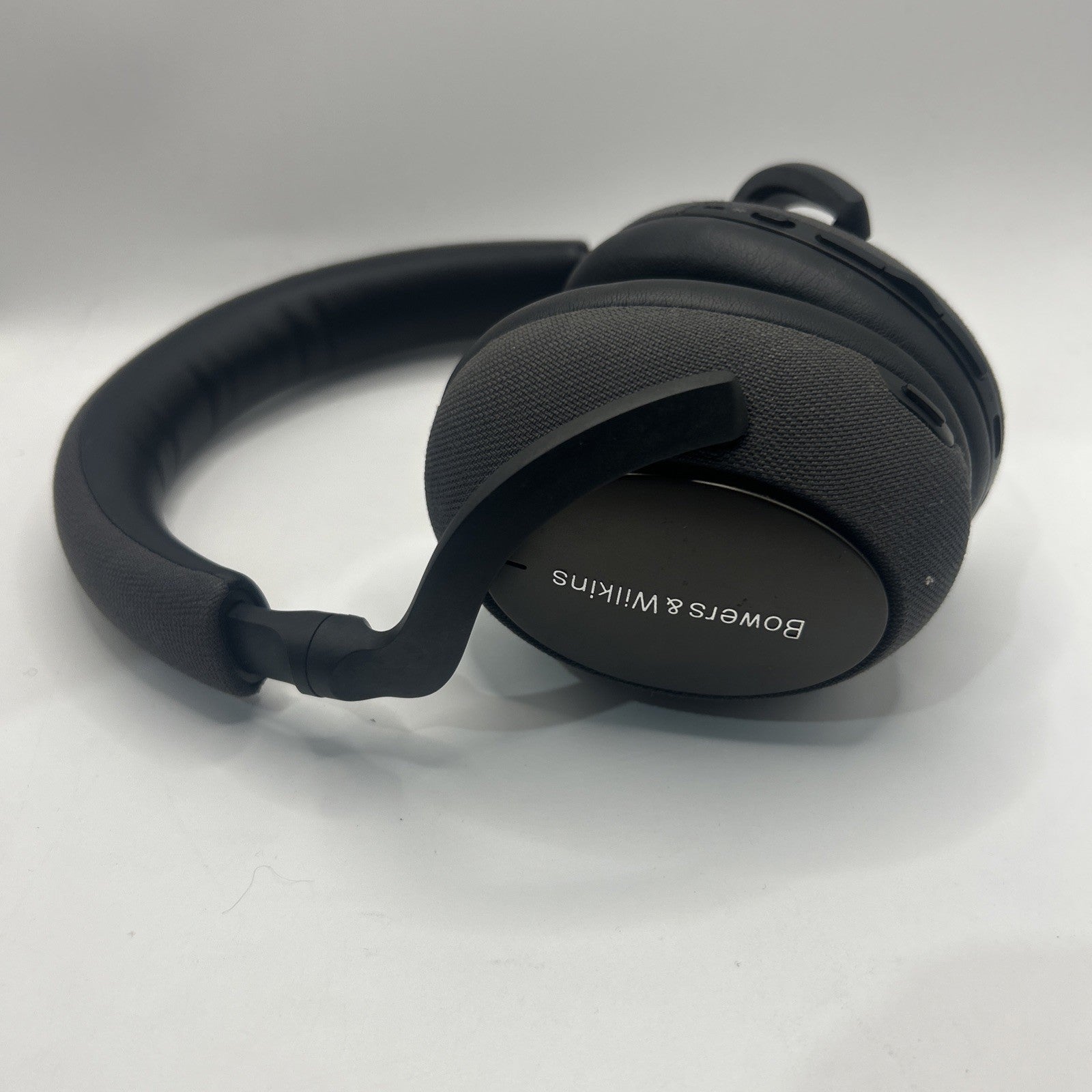Bowers & Wilkins PX7 S2e Over-Ear Noise-Canceling Headphones Black Wireless