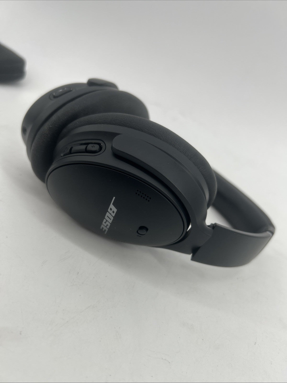 Bose QuietComfort Wireless Over-Ear Headphones - Black - Used Great