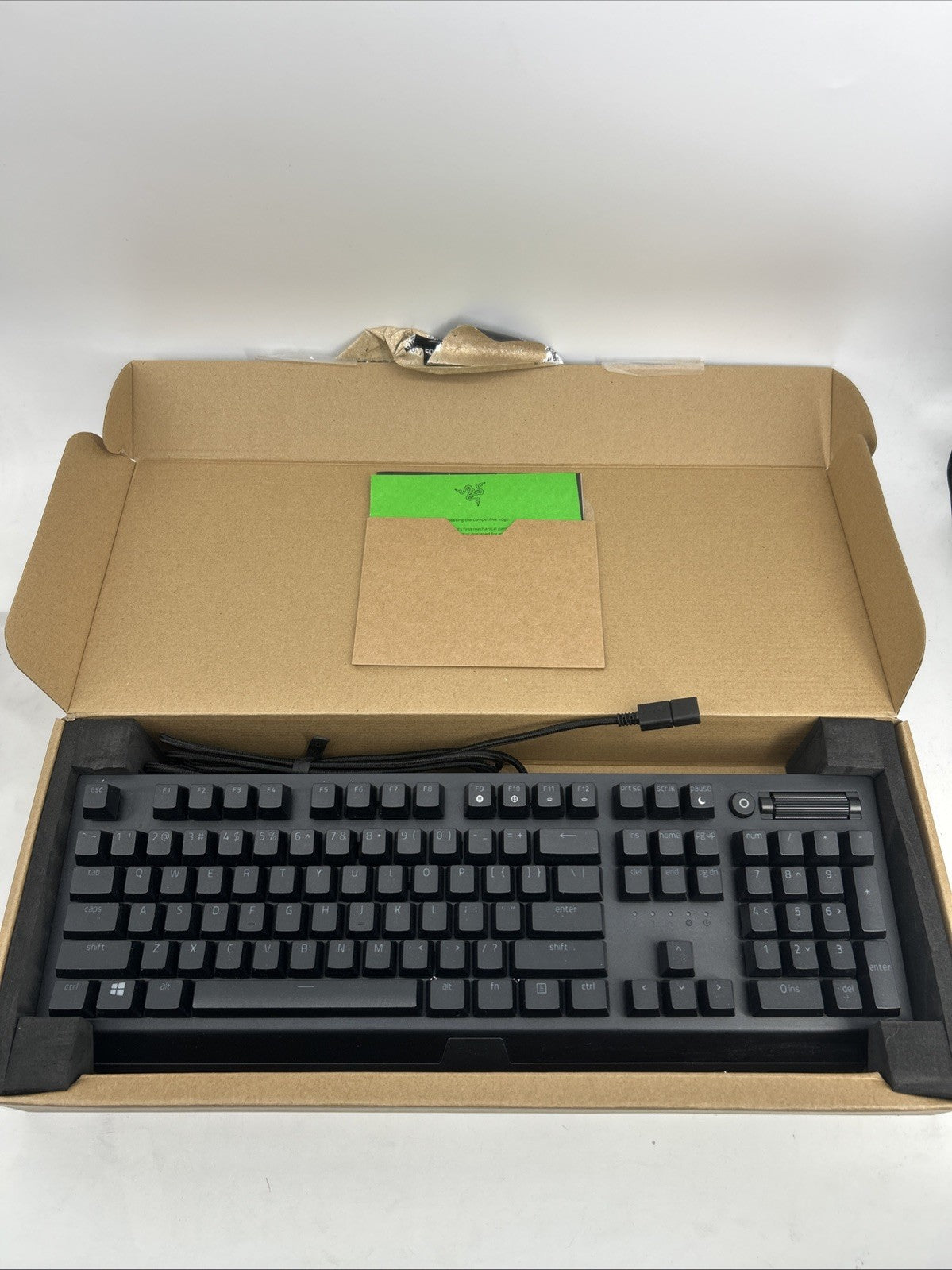 Razer BlackWidow V3 Mechanical Keyboard RGB - Large Mousepad