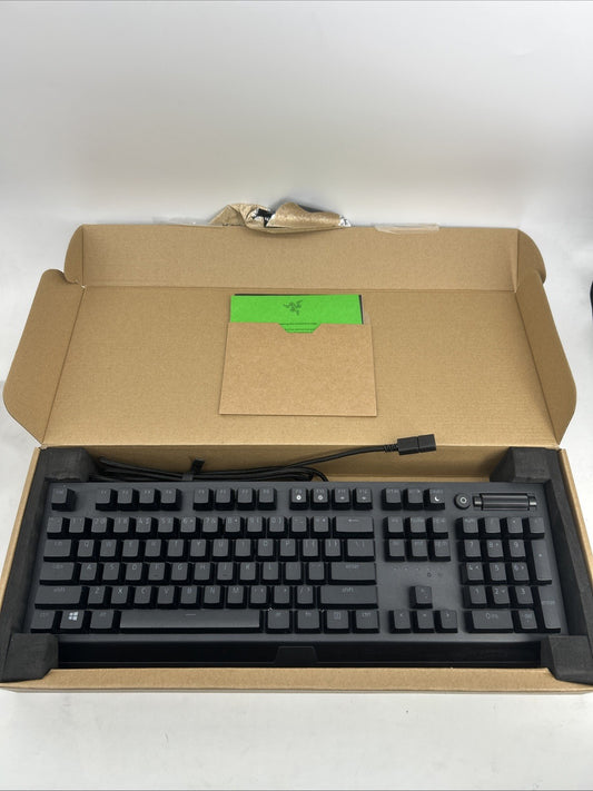 Razer BlackWidow V3 Mechanical Keyboard RGB - Large Mousepad