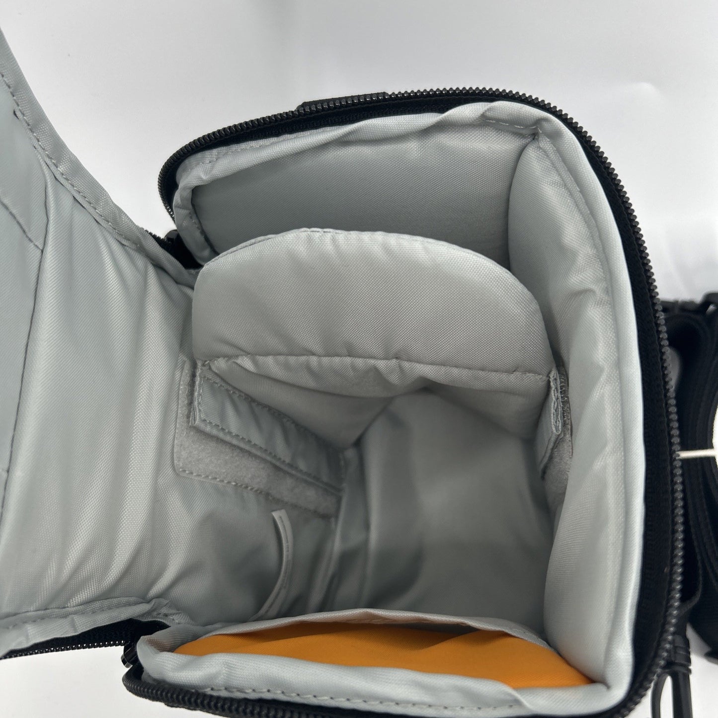 Lowepro - Adventura Go SH 120 Bag - Black