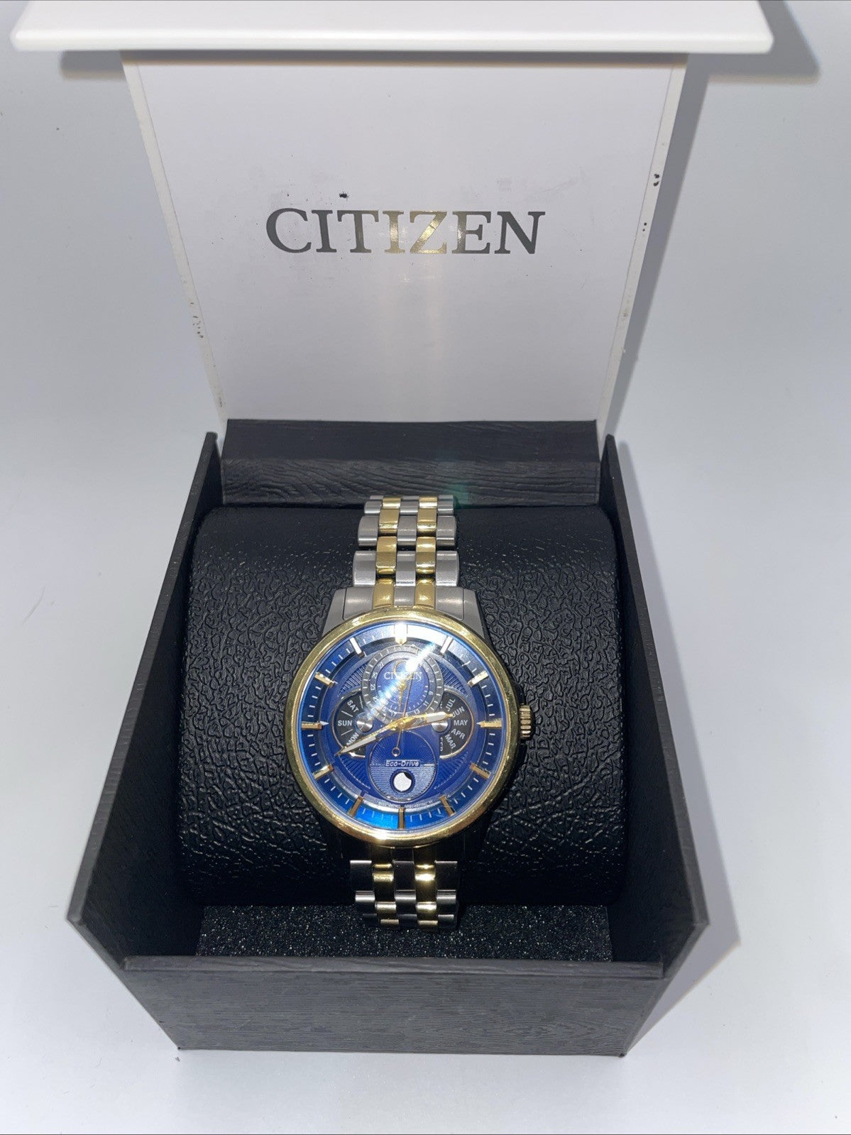 $575 ECO DRIVE Citizen Calendrier Moonphase 2 Tone Stainless Steel Watch BU0054