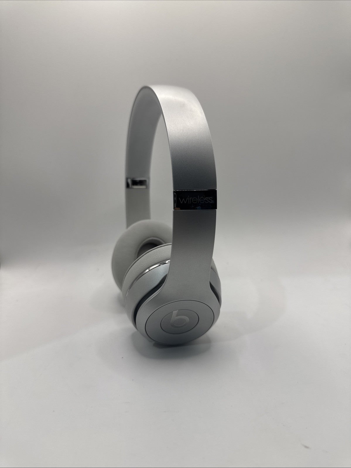 Beats Solo3 Wireless Headphones Silver