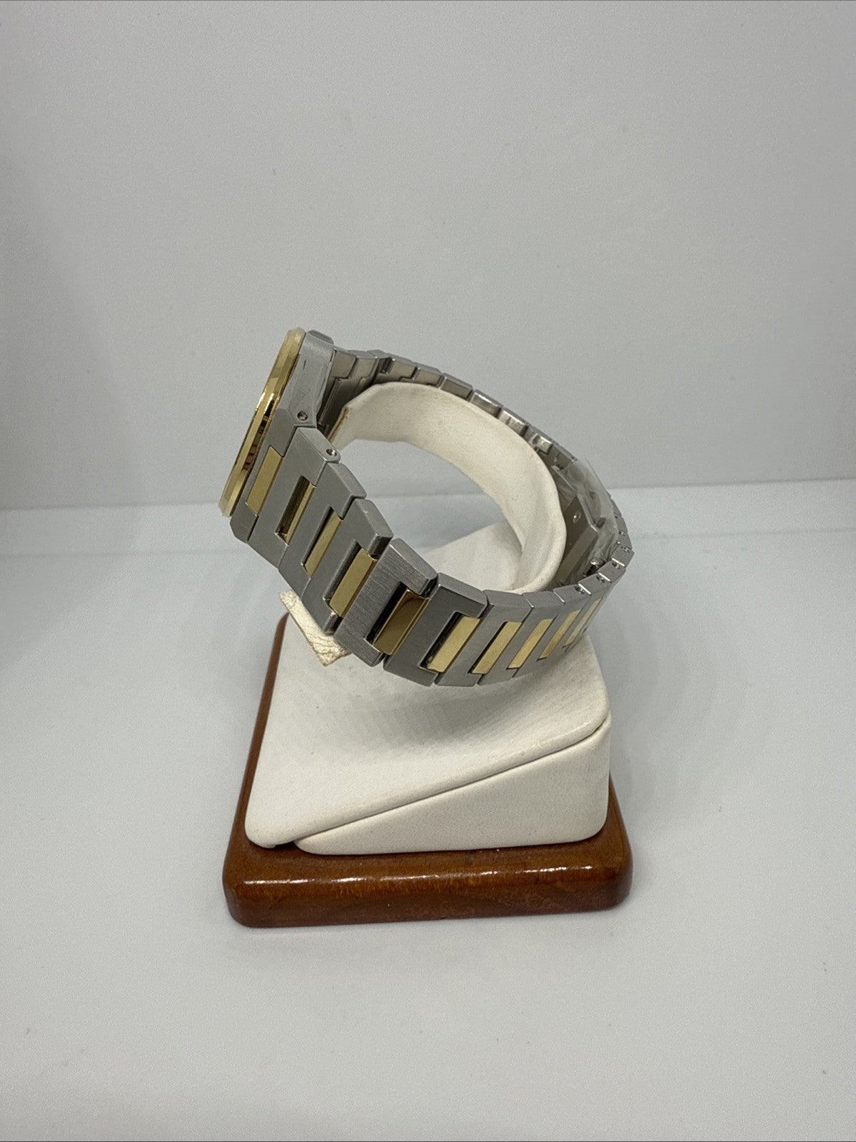 Bulova 98L323 Women's 29mm Two Tone Stainless Steel Quartz Watch NWT