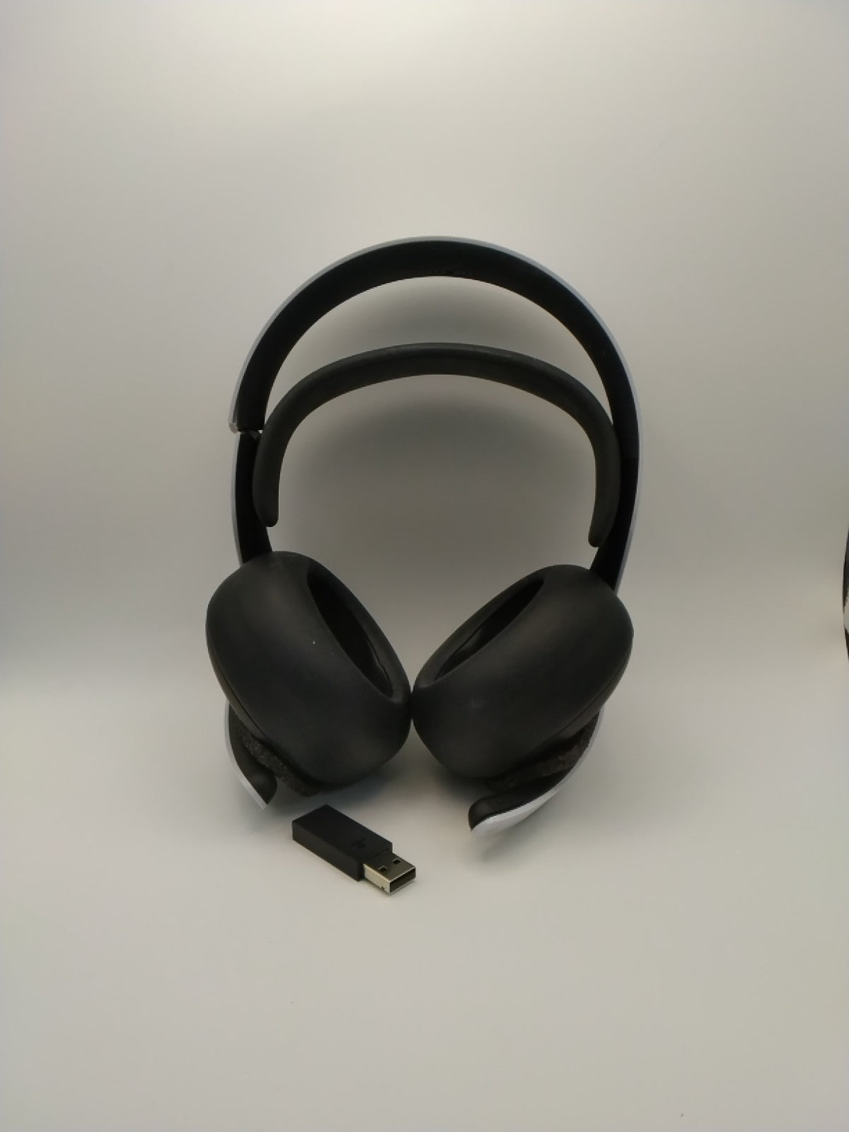 PlayStation Pulse Elite Wireless Headset ( CRACKED)