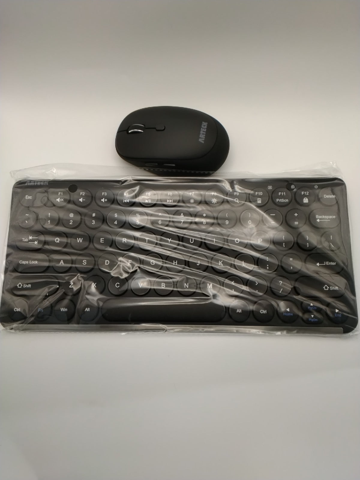 Arteck 2.4G Wireless Keyboard and Mouse Combo Ultra Compact Slim Stainless Full